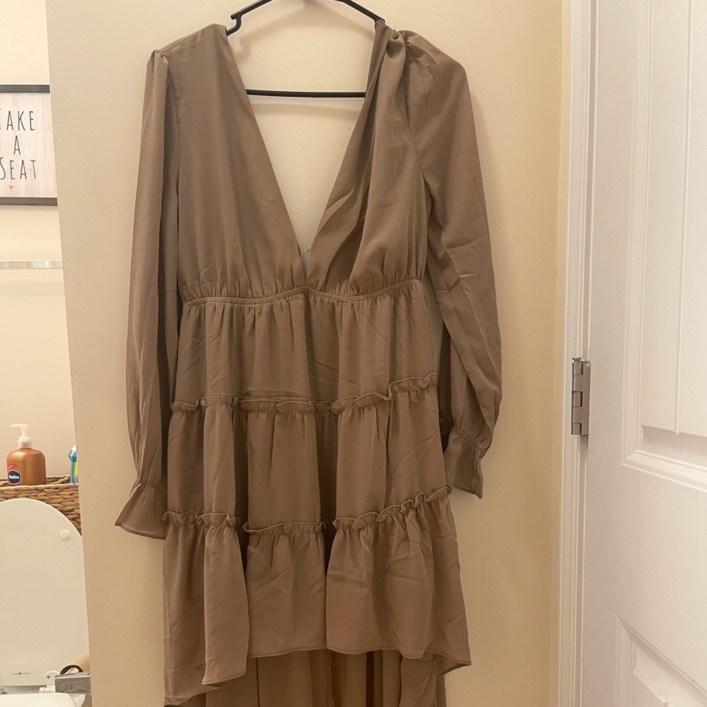 Never worn maxi dress. Very cute and flowy